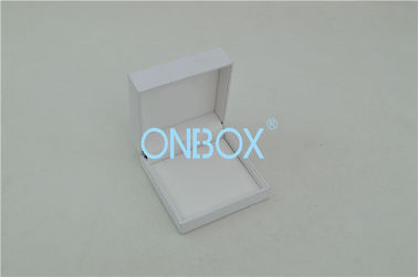 Women Pendants Competitive White Paper Jewelry Packaging Boxes With Elegant Stitching PU Top