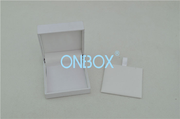 Women Pendants Competitive White Paper Jewelry Packaging Boxes With Elegant Stitching PU Top